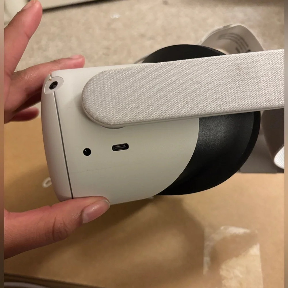 META QUEST 2 IMMERSIVE ALL IN ONE VIRTUAL REALITY HEADSET